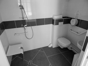 Salle de douche mobilité réduite
